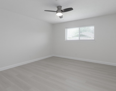 1009 Cedar Street - Photo Thumbnail 7
