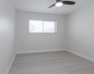 1009 Cedar Street - Photo Thumbnail 10