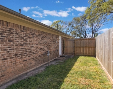1009 Cedar Street - Photo Thumbnail 11