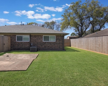 1009 Cedar Street - Photo Thumbnail 13