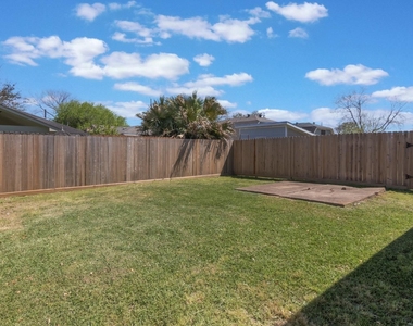 1009 Cedar Street - Photo Thumbnail 12