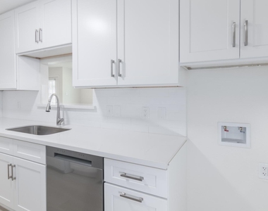 1009 Cedar Street - Photo Thumbnail 4