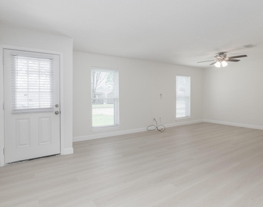 1009 Cedar Street - Photo Thumbnail 1