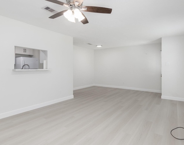 1009 Cedar Street - Photo Thumbnail 3