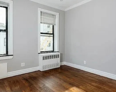 East 26th Street and 3rd Avenue - Photo Thumbnail 5