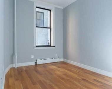 East 26th Street and 3rd Avenue - Photo Thumbnail 2