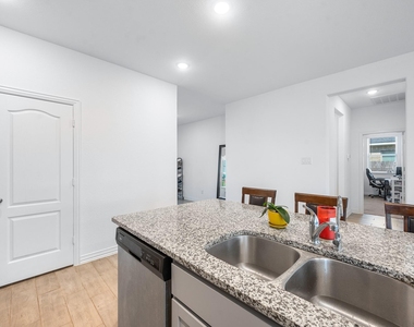 31243 Conover Drive - Photo Thumbnail 9