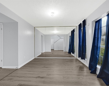 15019 Dunster Lane - Photo Thumbnail 3