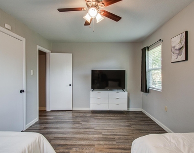 8018 Hammerly Boulevard - Photo Thumbnail 16