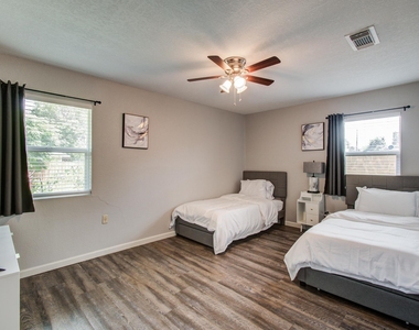 8018 Hammerly Boulevard - Photo Thumbnail 12