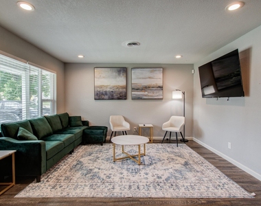 8018 Hammerly Boulevard - Photo Thumbnail 5