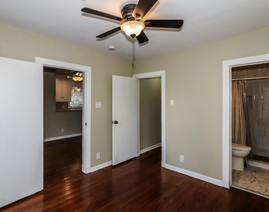 4715 Avenue P 1/2 - Photo Thumbnail 6