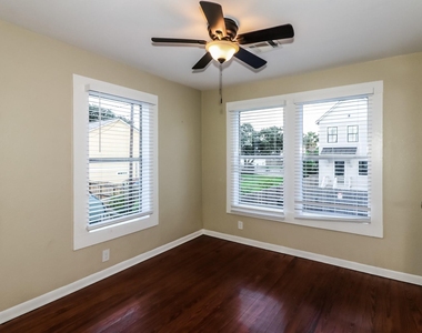 4715 Avenue P 1/2 - Photo Thumbnail 5