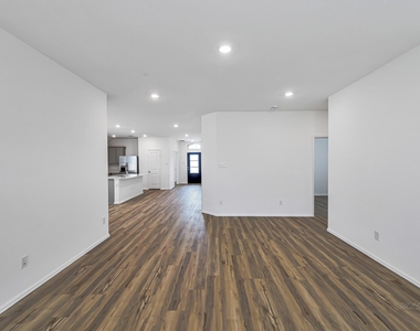 3718 Shadow Crest Lane - Photo Thumbnail 18