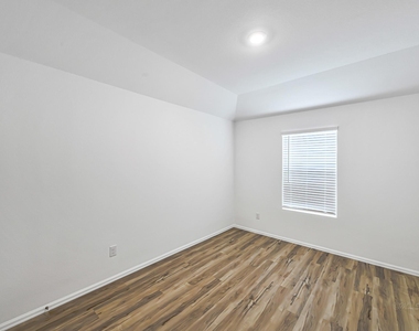 3718 Shadow Crest Lane - Photo Thumbnail 20