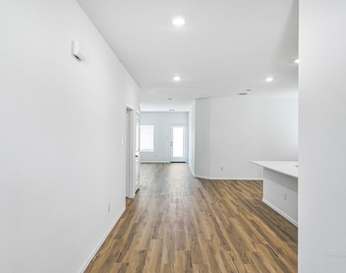 3718 Shadow Crest Lane - Photo Thumbnail 4