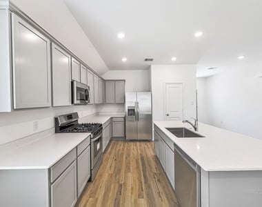 3718 Shadow Crest Lane - Photo Thumbnail 9