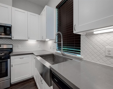 5610 Patrick Street - Photo Thumbnail 6