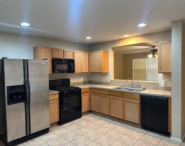 806 Grand Plains Drive - Photo Thumbnail 2