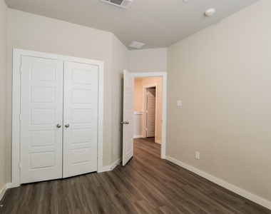 373 N Centro Circle - Photo Thumbnail 13