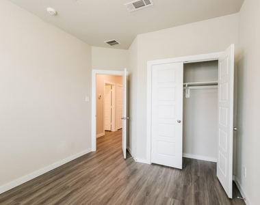 373 N Centro Circle - Photo Thumbnail 14