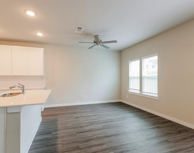 373 N Centro Circle - Photo Thumbnail 4