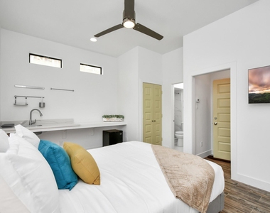 1705 Dunlavy Street - Photo Thumbnail 3