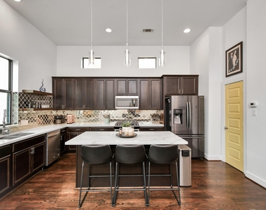 1705 Dunlavy Street - Photo Thumbnail 20