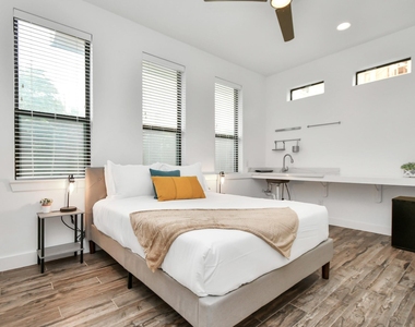 1705 Dunlavy Street - Photo Thumbnail 2