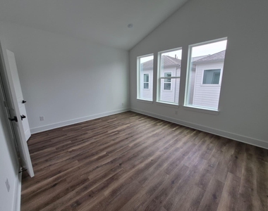 3213 St Emanuel Streets - Photo Thumbnail 12