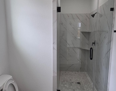 3213 St Emanuel Streets - Photo Thumbnail 6