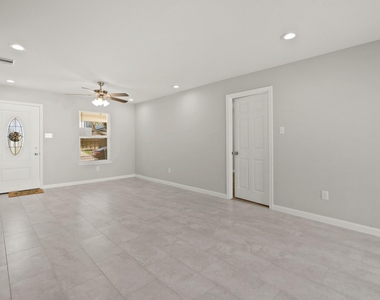 5123 Ridgeway Drive - Photo Thumbnail 2