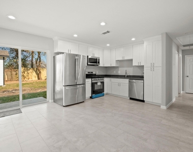 5123 Ridgeway Drive - Photo Thumbnail 5