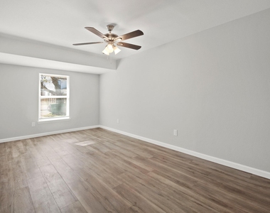 5123 Ridgeway Drive - Photo Thumbnail 8