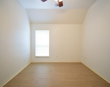 1511 Eden Meadows Drive - Photo Thumbnail 8