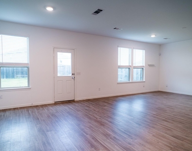 8214 Star Terrace Drive - Photo Thumbnail 16