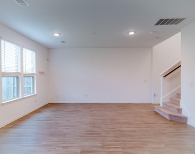8214 Star Terrace Drive - Photo Thumbnail 10