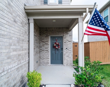 8214 Star Terrace Drive - Photo Thumbnail 5