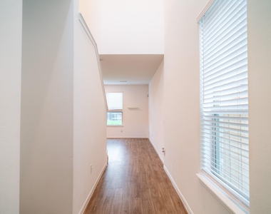 8214 Star Terrace Drive - Photo Thumbnail 6