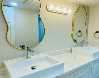 357 N Post Oak Lane - Photo Thumbnail 8