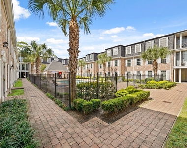 357 N Post Oak Lane - Photo Thumbnail 15