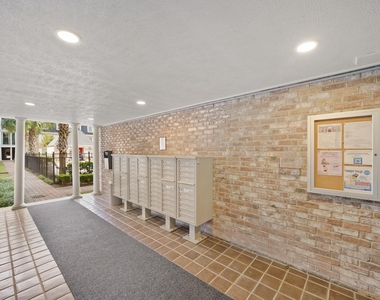 357 N Post Oak Lane - Photo Thumbnail 13