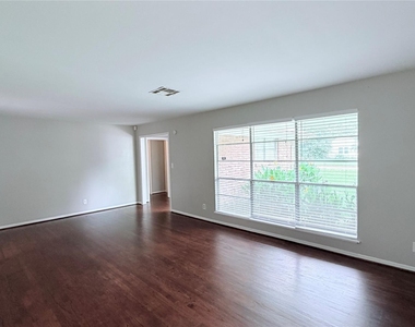 11119 Atwell Drive - Photo Thumbnail 3