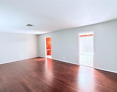 11119 Atwell Drive - Photo Thumbnail 2