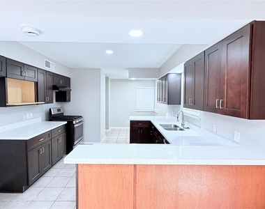 11119 Atwell Drive - Photo Thumbnail 6