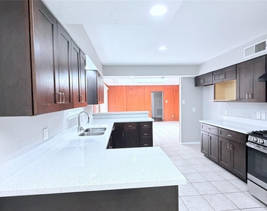 11119 Atwell Drive - Photo Thumbnail 10