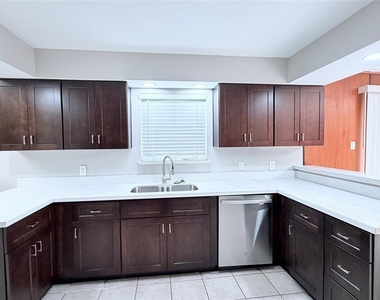 11119 Atwell Drive - Photo Thumbnail 7