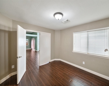 16170 Golden Sands Drive - Photo Thumbnail 13