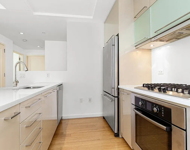 24-15 Queens Plaza North - Photo Thumbnail 3