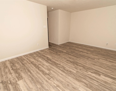 822 Desoto Drive - Photo Thumbnail 3
